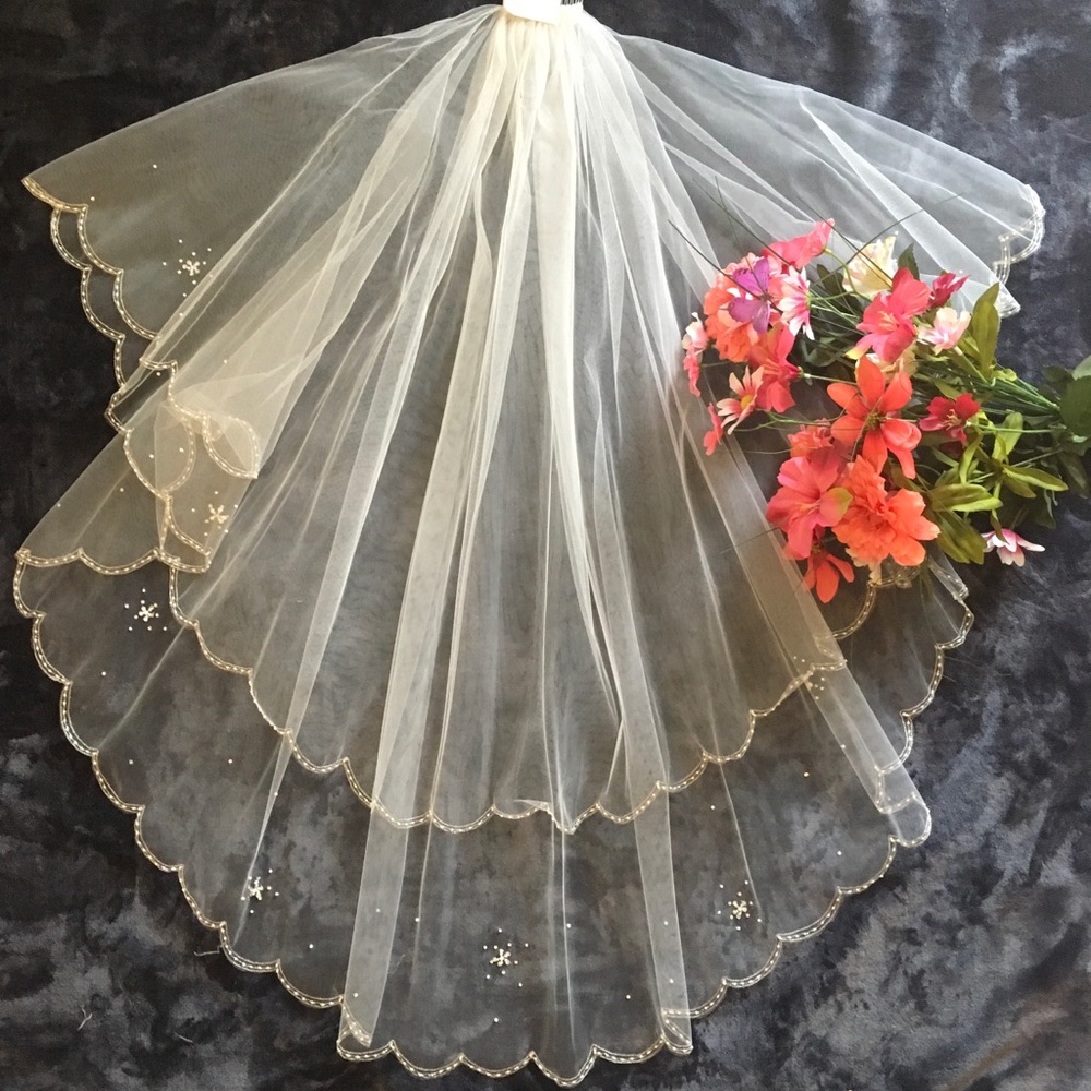 Scalloped Edge Wedding Veil
